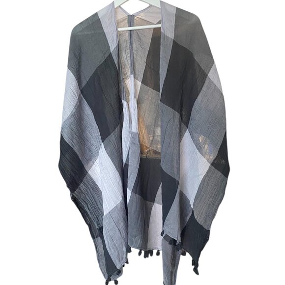 Lululemon Sun To Moon Scarf in Grey and Black - Picture 2 of 6